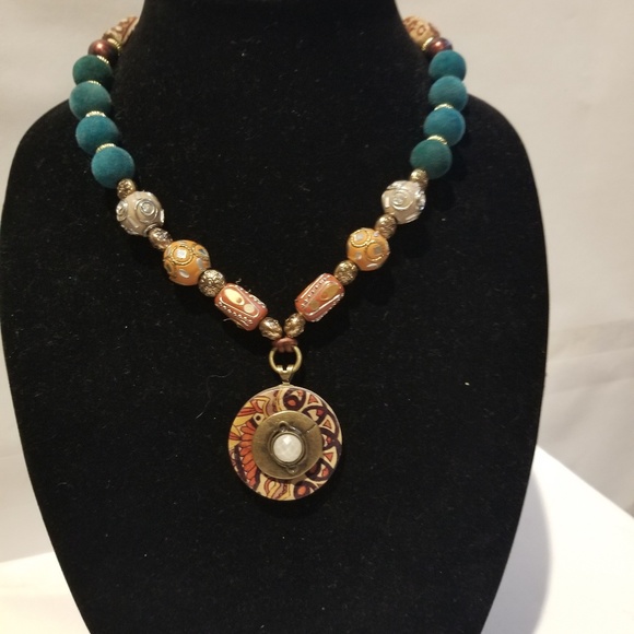 Ladies necklace - Picture 1 of 1